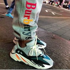 86 mejores imágenes de Yeezy's 700 | Zapatillas, Calzas, Zapatos 86 mejores imágenes de Yeezy's 700 | Zapatillas, Calzas, Zapatos