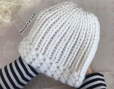 ÜSTÜNDEN BAŞLAMALI SARI FISTIKLI MODELLİ BERE ÜSTÜNDEN BAŞLAMALI SARI FISTIKLI MODELLİ BERE