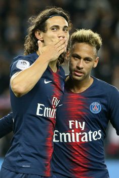 PARIS, FRANCE - SEPTEMBER 26: Edinson Cavani of PSG celebrates his goal with Neymar Jr during the french Ligue 1 match between Paris Saint-Germain (PSG) and Stade de Reims at Parc des Princes stadium on September 26, 2018 in Paris, France. (Photo by Jean Catuffe/Getty Images) Paris France, Paris Saint Germain Fc, Edison Cavani, Griezmann