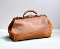73 Best Old Doctor S Bags Images Leather Purses Totes Vintage Leather Doctor Bag Medical Purses Bags Frame