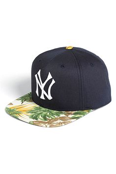 Flat Peak Black Snapback Cap /& Black Beanie Hat Compton Duo Pack