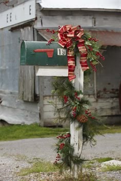 a baisch and skinner traditional christmas decoration for your mailbox christmas wreaths christmas mailbox - Christmas Mailbox Decorations Ideas a baisch and skinner traditional christmas decoration for your mailbox christmas wreaths christmas mailbox - Christmas Mailbox Decorations Ideas
