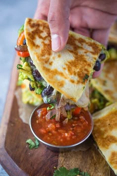 Crispy quesadillas filled with beans, sautéed onions, bell pepper, avocado and lots of cheese. These avocado black bean quesadillas are filling and make a great vegetarian meal too! Happy New Year! It's been a great Mexican Food Recipes, Beef Recipes, Dinner Recipes, Budget Cooking, Snacks