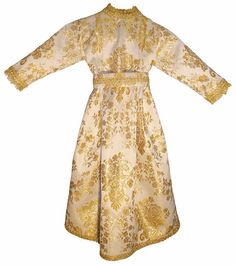 1.5 Mantos y vestidos Mantle, robe, religious habit 1.5 Mantos y vestidos Mantle, robe, religious habit
