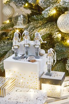 rennes et or paillettes En Bois Blanc Noël Boîte Avec Rouge Noël Scène