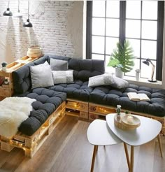 Fantastic wood pallet sofa ideas Sofa Selber Bauen, Pallet Couch, Diy Furniture Couch, Diy Möbel, Couch Furniture, Couch Design, Diy Sofa