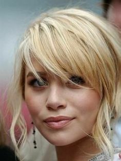 20 Easy Short Haircuts For Women Everyday Hairstyles Side Sweep 50 Layered Hairstyles With Bangs