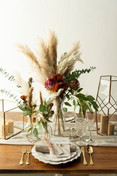 ウエコレ8CONCEPT WEDDING『RUSTIC(ラスティック)』テーブルコーディネート Dried Flowers Wedding, Wedding Table Flowers, Floral Wedding, Mom Wedding, Plan Your Wedding, Fall Wedding, Flower Decorations, Wedding Decorations, Table Decorations