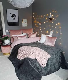 33+ Ideas de Dormitorios con Cama Individual con mucho Estilo Girl Room, Girl Bedroom Designs, Kamar Tidur, Dekorasi Rumah, Girl Bedroom Decor, Cute Bedroom Ideas