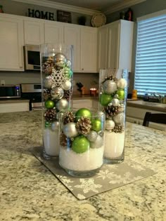 Decoración navideña Christmas Projects, Christmas Decor Diy, Holiday Crafts, Christmas Ideas, Rustic Christmas, Christmas Center Piece Ideas, Christmas Ornaments, Silver Christmas, Christmas Tree Bottom Ideas Diy