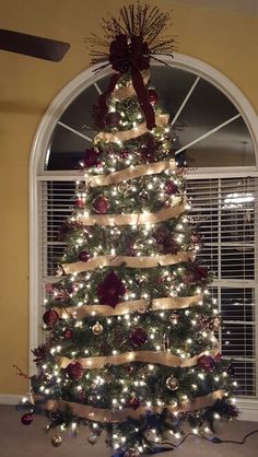 Burgandy And Gold Christmas Tree With Rh Com Maroon Burgandy And Gold Christmas Tree With Rh Com Maroon