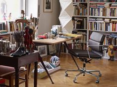 minimalistisches bürodesign der modernen büromöbel von houston working is better with the soft pad chairs by charles and ray eames schreibtischlampe 17 besten office furniture vitra bilder auf pinterest business minimalistisches bürodesign der modernen büromöbel von houston working is better with the soft pad chairs by charles and ray eames schreibtischlampe 17 besten office furniture vitra bilder auf pinterest business