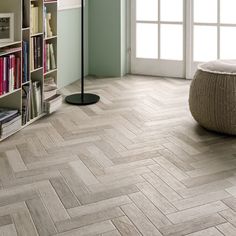 Pavimento in gres porcellanato effetto legno Herringbone Laminate Flooring, Herringbone Floor Tile, Wood Effect Floor Tiles, Wood Tile Floors, Parquet Flooring, Herringbone Pattern, Chevron Floor Tile, Ceramic Wood Tile Floor, Wood Effect Porcelain Tiles