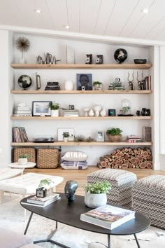 Living Design, Living Room Designs, Designer Living, Living Room Shelves, Home Living Room, Bookcase In Bedroom Ideas, Dining Room Floating Shelves, Open Living Room Dining Room