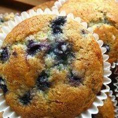 Muffins integrales de plátano y moras azules