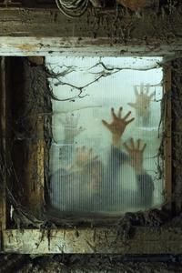 scary halloween decoration ideas haunted house ideas for adults life123