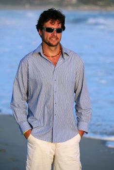 59 Best Beach Chic Attire Images Hombres Moda Masculina Boda Brides Have Legit Concerns About Mens Beach Wedding Attire For Their Florida It Is Good To Set Guidelines Clothes