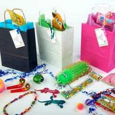 15 Boxes with 7 Assorted Crayons per Box Pinata Birthday Gifts for Kids Non Toxic EU Certified. Partituki Party Favours for Children