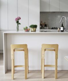 16 mejores imágenes de Sillas altas de madera | Stools, Bar chairs y ... 16 mejores imágenes de Sillas altas de madera | Stools, Bar chairs y ...