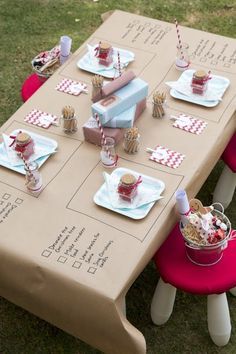 Use Paper Tablecloths Leave Out Markers Crayons For People To 18 Table Cloths To For Paper Tableclothtablecloth