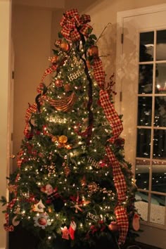 113 Best A Country Style Christmas Images Merry Gorgeous Country Christmas Tree Could Do This Wide Ribbon Treatment