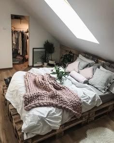 House Rooms, Cozy Room, Cheap Home Decor, Bed