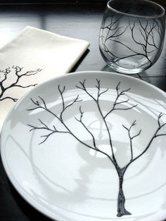 gray and white ceramic plates with botanical art | || KITCHEN ... gray and white ceramic plates with botanical art | || KITCHEN ...