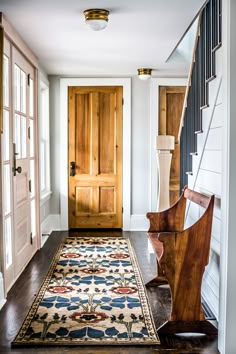 Fresh Farmhouse / White Walls / Wood Accents / Home Décor Ideas / Vintage Rug Style At Home, Interior Design Minimalist, Decoration Chic, Decorations, Chic Decor, Foyer Decorating