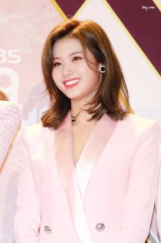 髪型 のアイデア 10 件 21 髪型 Twice サナ Twice ツウィ 髪型 のアイデア 10 件 21 髪型 Twice サナ Twice ツウィ