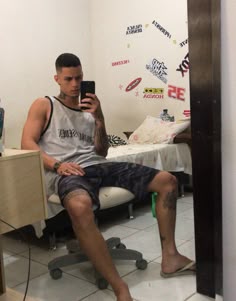 Coloca um filme pornô Buceta perfeita loira