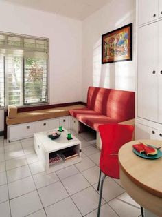 Tips Menata Ruang Tamu Sempit A Natural Jpg 298 Optimalisasi Ruang Tamu Dengan Sofa Laci 767x1024