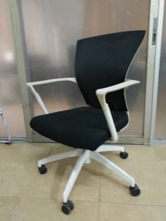 China Manufacturer Office Training Chair With Writing Pad And Comfort Ergonomic Mesh High Back Multifunction Swivel Office Chair Task