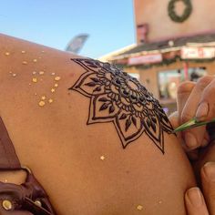 عکس از مدل های نقش حنا روی بدن و آموزش تهیه حنا برای طراحی henna عکس از مدل های نقش حنا روی بدن و آموزش تهیه حنا برای طراحی henna