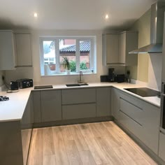 For our 100 Beautiful Kitchens competition, we asked builders to share photos of a Howdens kitchen they have installed. This is our Clerkenwell Gloss Grey kitchen, shared by @ j.gaskell_joinery on Instagram. For more inspiration, visit Howdens. Kitchen Interior, Kitchen Styling, Kitchen Remodel, Howdens Kitchens, Grey Kitchen Designs