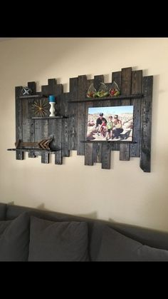 Inspiración para decorar cualquier estancia con madera #deco #madera #wood #decoration Wood Projects, Reclaimed Wood Wall Decor, Wood Diy, Reclaimed Wood Wall, Wood Wall Shelf, Wood Shelves, Wood Pallet Wall, Reclaimed Wood, Wood Wall Decor