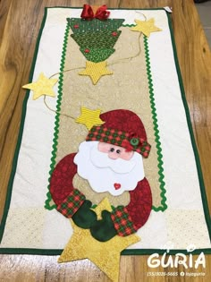 Trilhos de mesa Christmas Chair Covers, Quilted Table Runners Christmas, Christmas Placemats, Christmas Quilt, Christmas Chair, Christmas Quilts