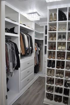 Dressing chambre à coucher – dressing – rangement de chaussures – deco Wardrobes, Closet Makeover, Organizing Walk In Closet, Closet Designs, Closet Design, Closet Remodel, Closet Layout, Walk In Closet Design, Closet Bedroom