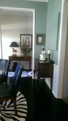 Benjamin Moore Chatsworth Cream Eggshell Finish Walls And Bm Benjamin Moore Seagl And Natural Wicker