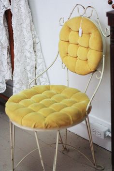 victorian vanity chair hand painted had this exact vanity chair that sold in yard sale 69 best diy vanity chair makeover images on pinterest victorian vanity chair hand painted had this exact vanity chair that sold in yard sale 69 best diy vanity chair makeover images on pinterest