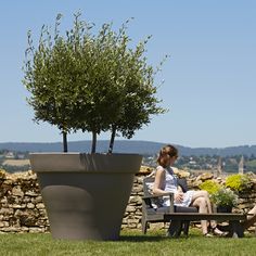pot de trs grande taille en plastique rotomoul idal pour planter des arbres et arbustes sur une terrasse romo 120 poetic jardin - Pot Fleur Exterieur Grande Taille pot de trs grande taille en plastique rotomoul idal pour planter des arbres et arbustes sur une terrasse romo 120 poetic jardin - Pot Fleur Exterieur Grande Taille