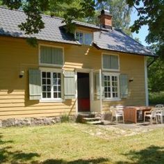 Ferienhaus mit schöner Seeterrasse direkt am See Sandsjö