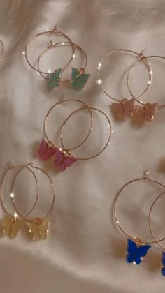 18/" CHAIN. NEW A TURQUOISE SUN THEMED NECKLACE AND LEVERBACK HOOK EARRING SET