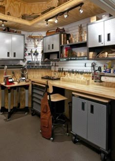 13 Eye-Popping Woodshops | Tool storage, Ceilings and Screen shot 13 Eye-Popping Woodshops | Tool storage, Ceilings and Screen shot