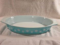 Vintage Pyrex Covered Serving Dish Snowflake Divided Casserole One and One Half Quart Collectible Pyrex Turquoise Kitchen