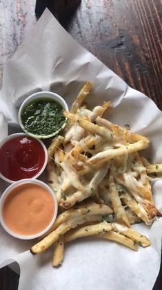 I Ate Cheesy Garlic Herb Fries With Ketchup Siracha Aoli And Pesto I Ate Cheesy Garlic Herb Fries With Ketchup Siracha Aoli And Pesto