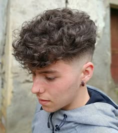 20 Ideas De Pelo Rizado Hombres Con Cabello Rizado Pelo Rizado Hombre Peinados Pelo Rizado Hombre