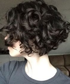 Imagem relacionada Short Curly Hairstyles For Women, Curly Hair Styles, Haircuts For Curly Hair, Short Hair Cuts, Thick Hair Styles, Curly Short, Natural Hairstyles, Short Wigs