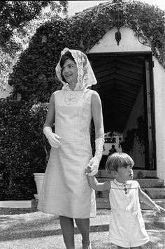 291 Best 1 Jacqueline Bouvier Kennedy Images In 2018 John F Kennedy Jr Holds His Mother S Hand U First Lady Jacqueline