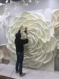 This giant rose is made from EVA foam, using hot hairdryer to manually form the petal #giantrose Backdrops, Ideas, Decoration, Deco Noel, Wedding Backdrop, Paper Flower Backdrop, Flower Backdrop, Wedding Paper, Party Decorations