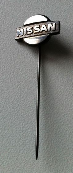 NISSAN Anstecknadeln//Pins Abzeichen stick pins AUSSUCHEN DATSUN